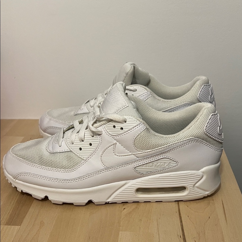 Men’s White Nike Air Max NWOT